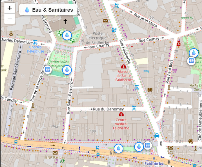 Capture d'écran de la carte Eau & Sanitaires montrant les points d'eau et sanitaires autour de soi